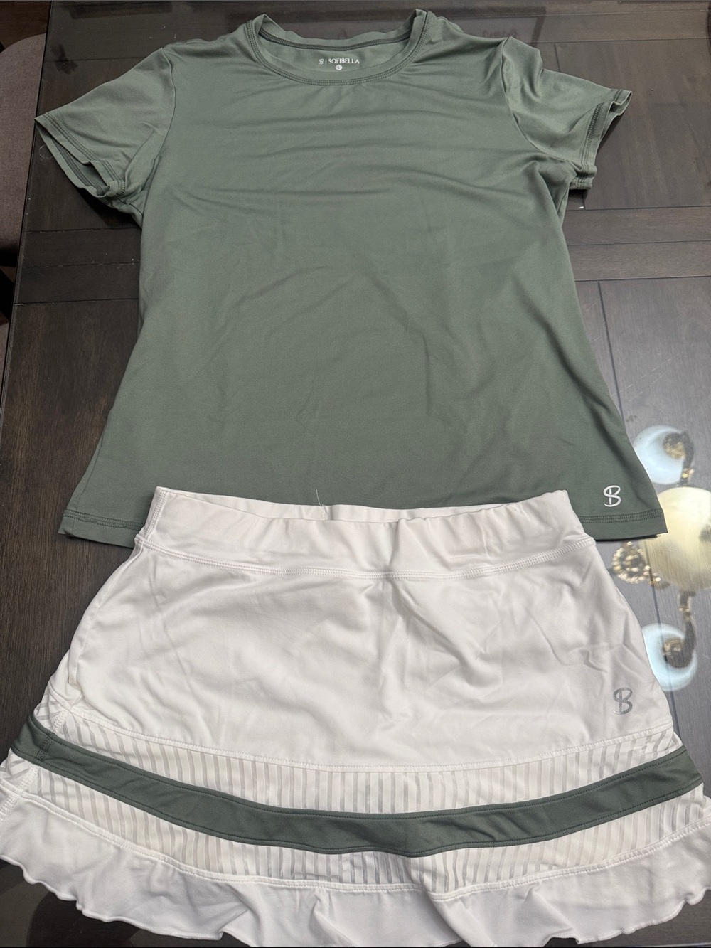 Sofibella UV colors in Green Short sleeve size L with added bonus skirt size M